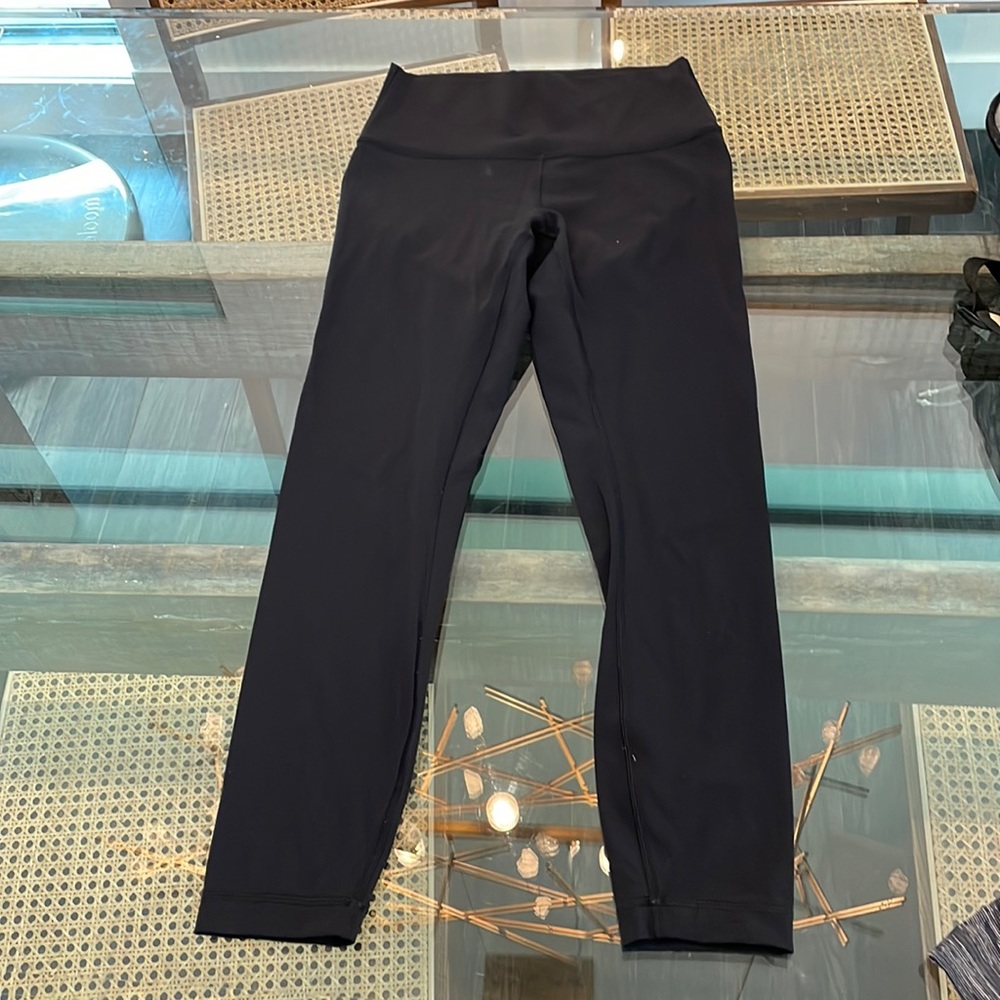 Lululemon Wunder Under Luxtreme Crops. Size 6.